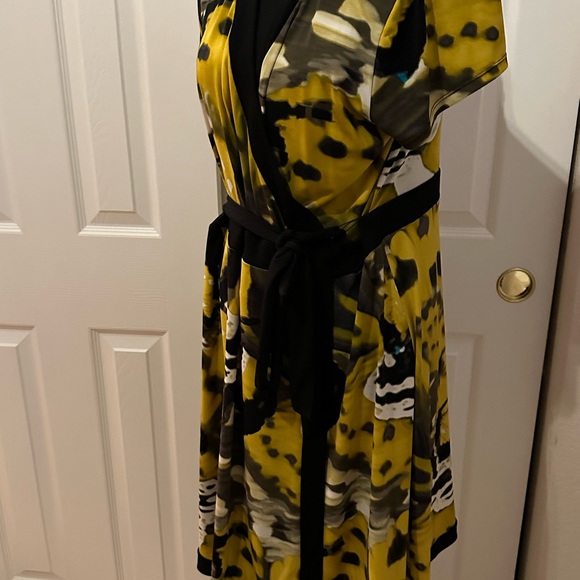 Elegant wrap dress  slimming - Picture 3 of 4